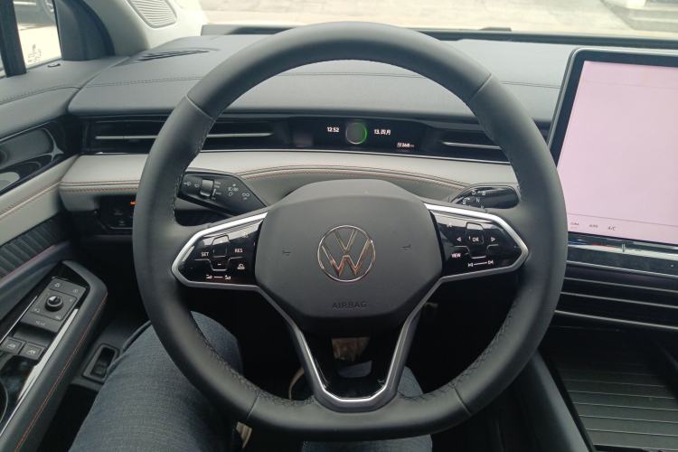 Used Volkswagen ID.7 VIZZION 2024 AIR model Steering Wheel