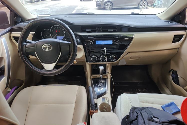 Used Toyota Corolla 2014 1.6L CVT GL Center Console
