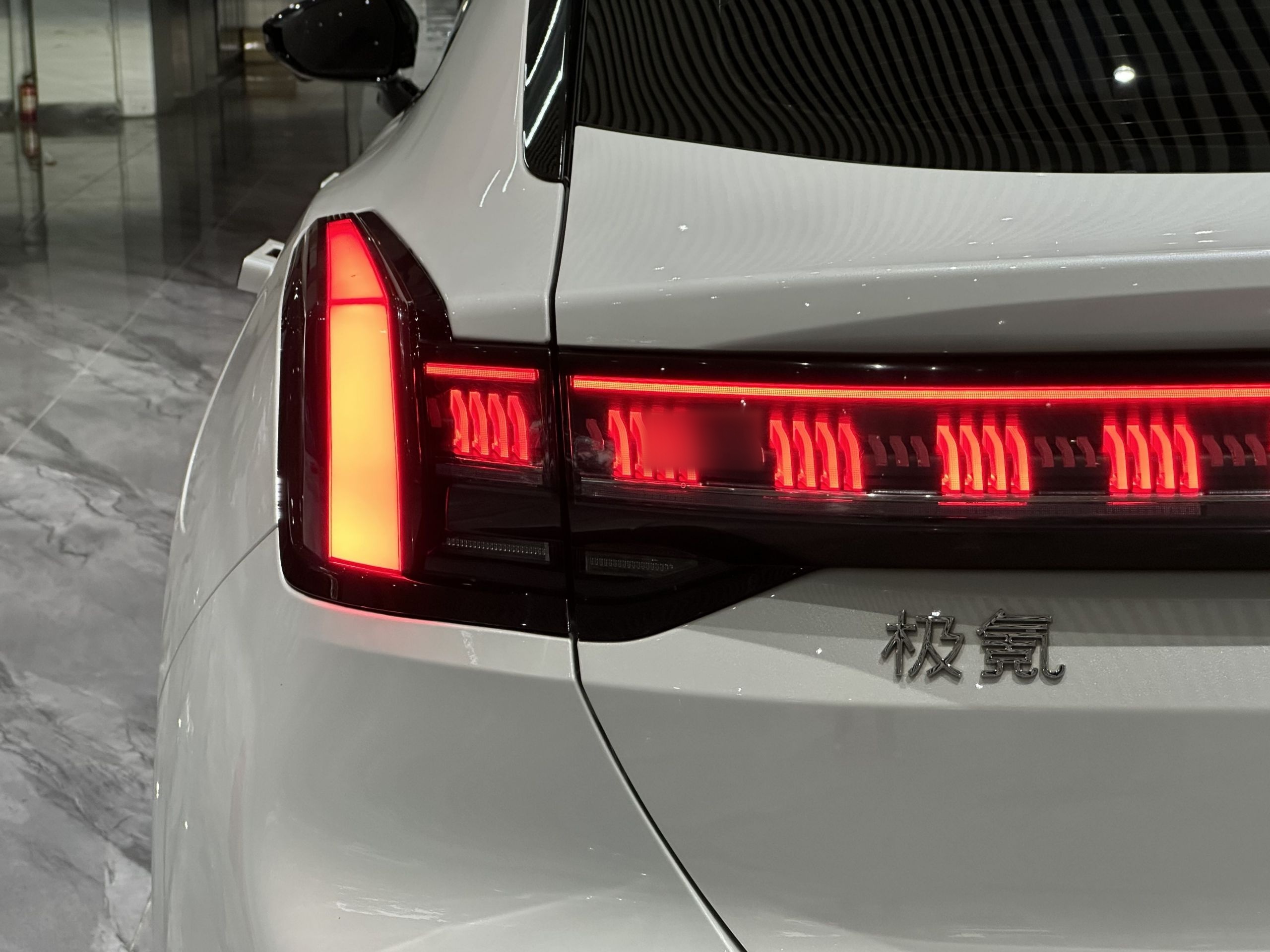 Zeekr 001 2025 WE Edition 95 kWh Rear-Drive — снимка 17