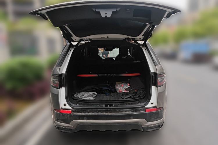 Used Land Rover Discovery Sport 2020 249 PS R-Dynamic Performance Edition Trunk