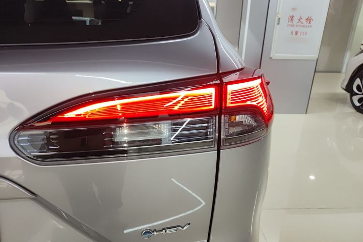 Used Toyota Corolla Cross 2024 2.0L Smart Electric Hybrid Dual-Engine Flagship Version Exterior 3