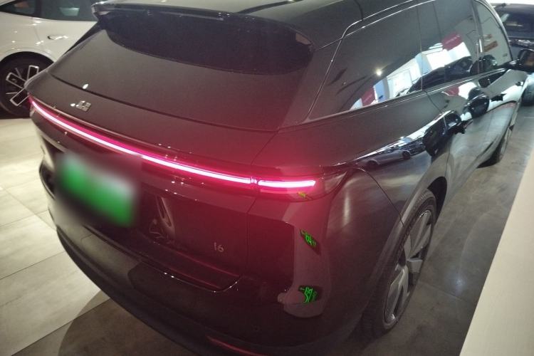 Used Li Auto i6 2025 Model Four-Wheel-Drive Standard Type
