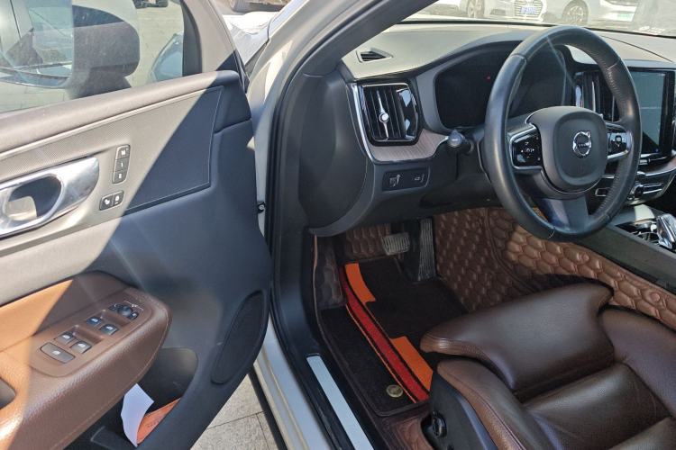 Used Volvo XC60 2022 B5 4x4 Smart Luxury Edition