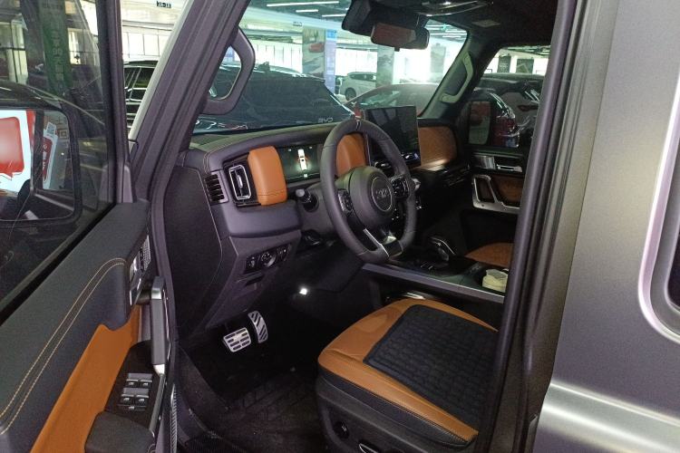 Used 212 T01 2024 2.0T Explorer
