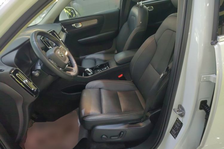 Used Volvo XC40 2024 B4 4x4 Smart Luxury Edition
