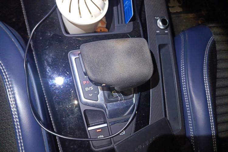 Used Audi Q5L 2022 40T Fashionable and Dynamic Model Gear Lever