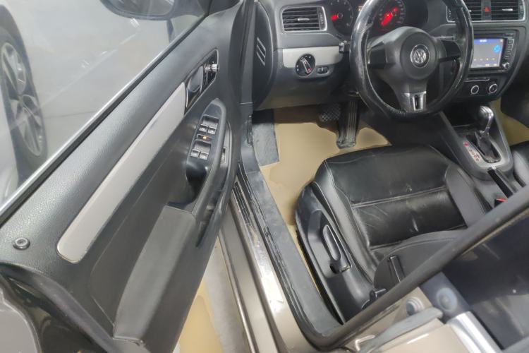 Used Volkswagen Sagitar 2012 1.6L Automatic Comfort Edition Driver Seat