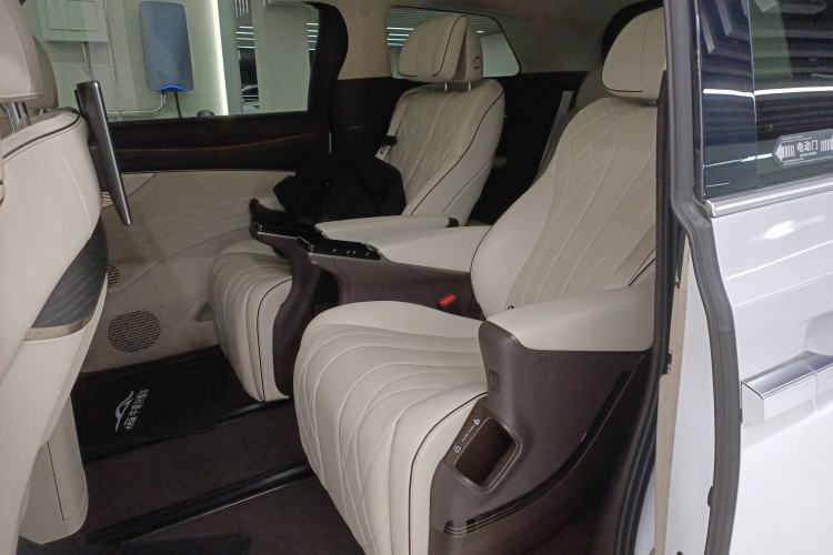 Used Denza D9 2024 DM-i 980 Four-Wheel Drive Flagship Model