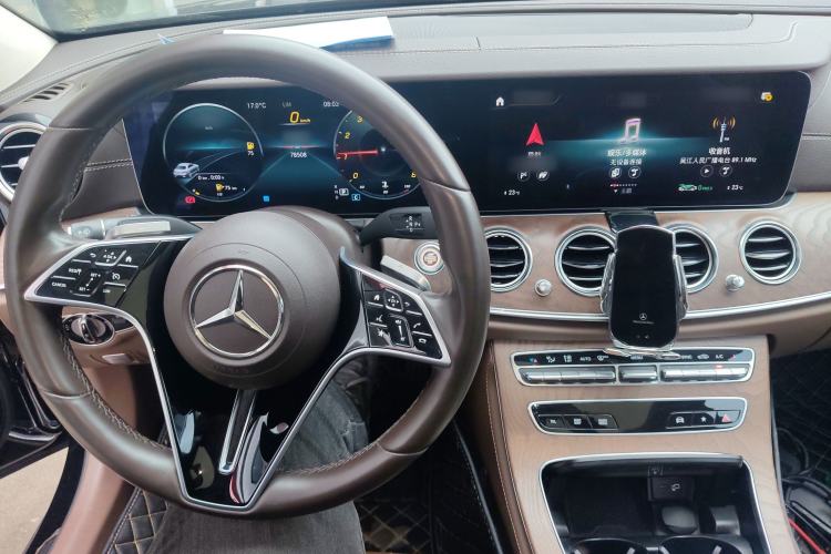 Used Mercedes-Benz E-Class 2022 Updated E 260 L Center Console