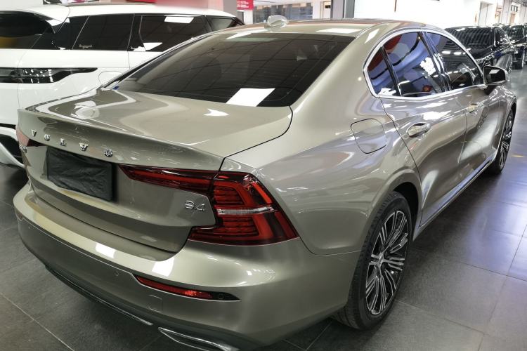 Used Volvo S60 2022 B4 Zhiyuan Luxury Edition
