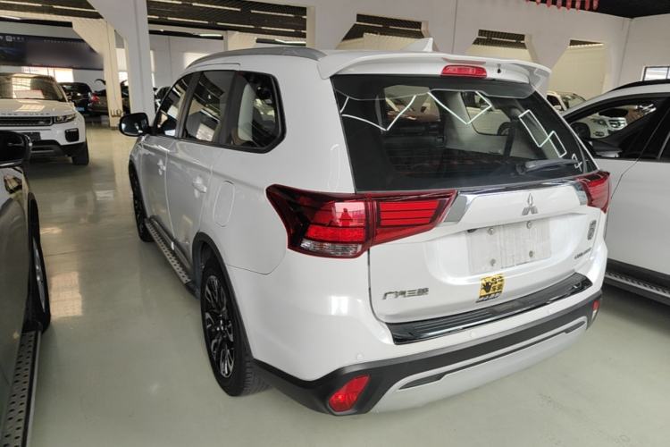 Used Mitsubishi Outlander 2019 2.0L Two-Wheel Drive Comfort Edition 7-Seater China VI Standard
