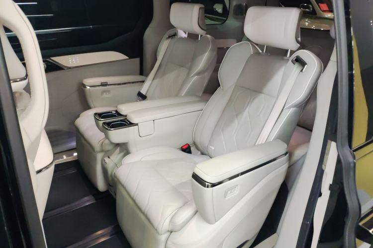 Used Volvo EM90 2025 Ultra Six-Seater
