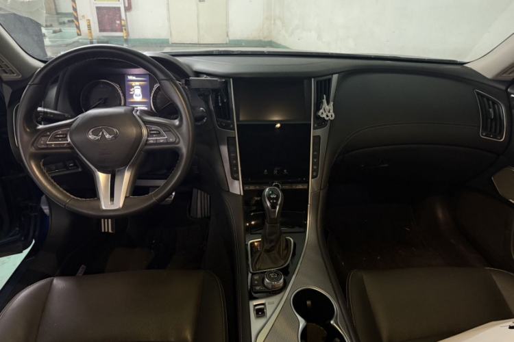 Used Infiniti Q50L 2018 2.0T Enjoyment Version China VI Standard Interior 1