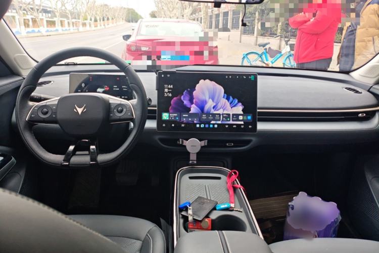 Used ARCFOX T1 2025 Model 425 PLUS Center Console