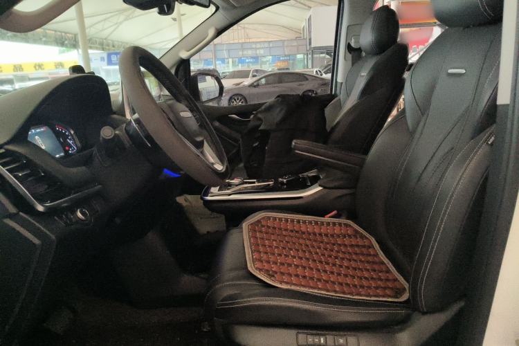 Used SAIC MAXUS G20 2020 2.0T Gasoline Automatic ZhiZun Edition Left Front Seat