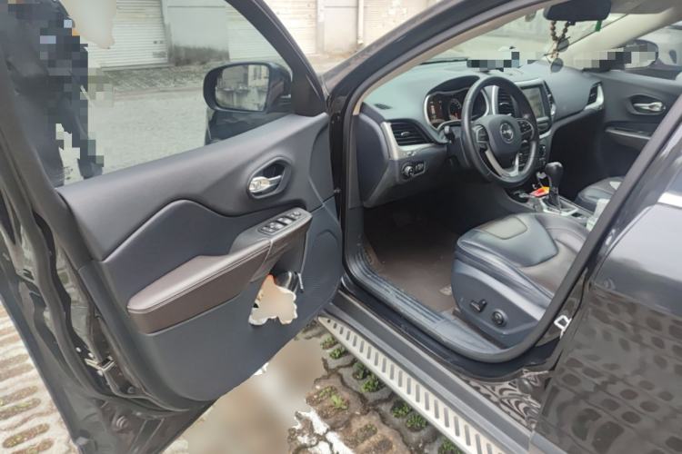 Used Jeep Cherokee 2016 2.4L Professional Smart Version
