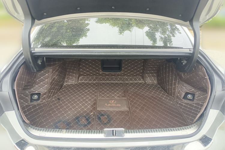 Used Lexus ES 2020 300h Deluxe Edition
