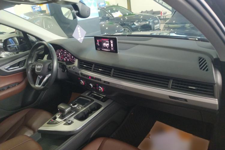 Used Audi Q7 2018 40 TFSI Comfort Model
