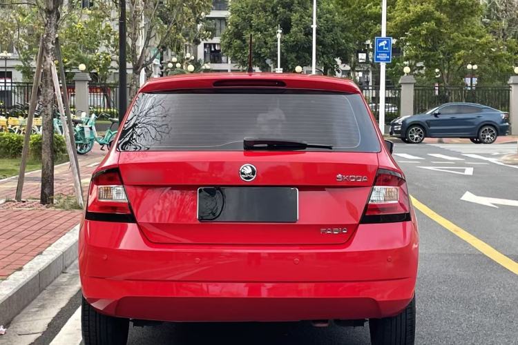 Used Skoda Fabia 2015 1.4L Automatic Front-Drive Model Exterior 7