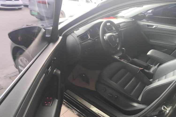 Used Volkswagen Passat 2017 330TSI DSG Luxury Edition
