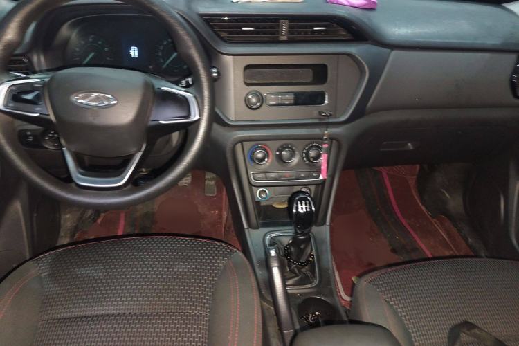 Used Chery Tiggo 3 2020 Million Global Edition 1.5L Manual Fashion Model Center Console