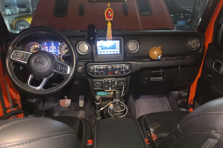 Used Jeep Wrangler 2019 2.0T Sahara 4-Door Version China V Standard
