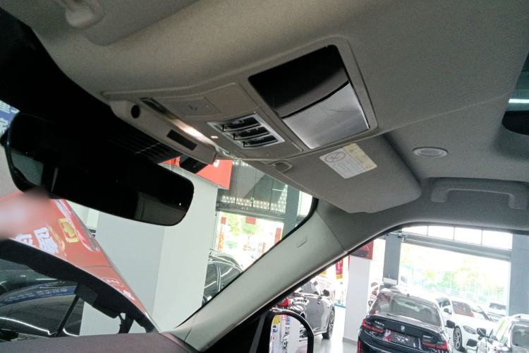 Used Land Rover Discovery 2023 Revised Version 360 PS R-Dynamic S Headliner