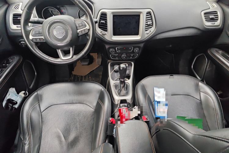 Used Jeep Compass 2017 200T Automatic Family Enjoyment Four-Wheel Drive Edition Center Console