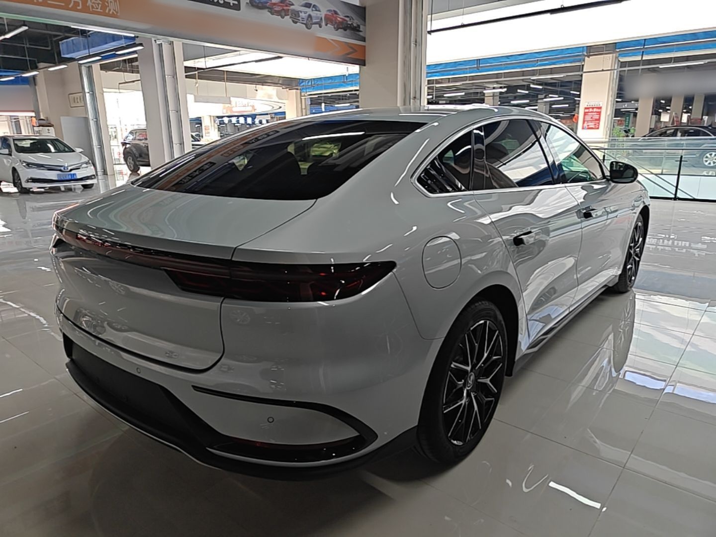 BYD Han 2025 DM-i 125KM Prestige Model - Premium — снимка 17