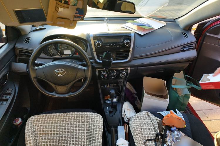 Used Toyota YARiS L Zhi Xuan 2016 Revised 1.5E CVT Charming Edition Center Console