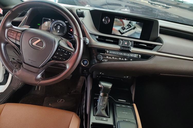 Used Lexus ES 2020 300h Premier Edition