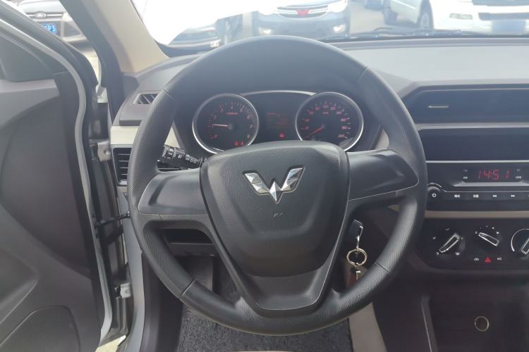 Used Wuling Hongguang 2019 1.5L S Standard Version China VI LAR
