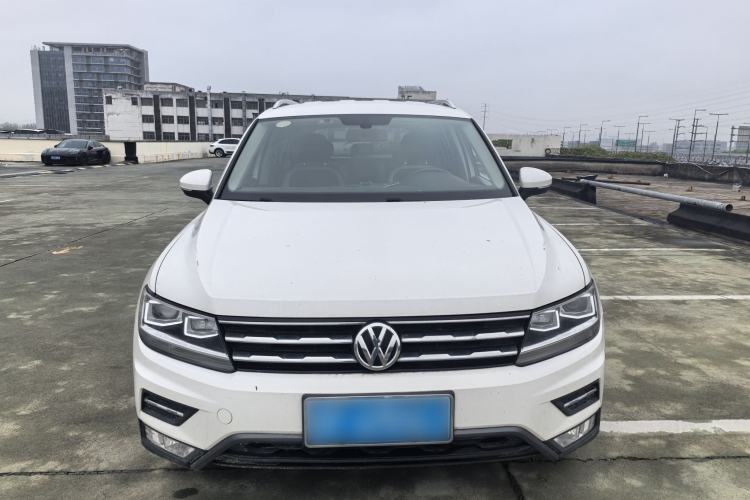 Used Volkswagen Tiguan L 2017 330TSI Automatic Two-Wheel Drive Comfort Edition Exterior 2
