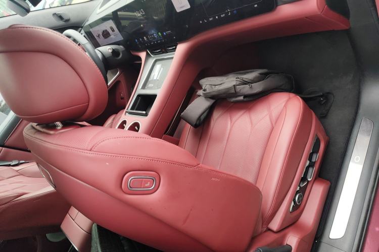 Used Hima AITO M8 2025 Extended-Range Ultra Version 53.4 kWh 6-Seater Edition
