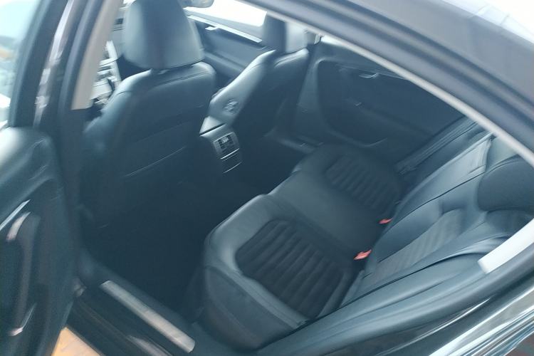 Used Volkswagen Magotan 2015 1.8TSI Luxury Model Left Rear Seat