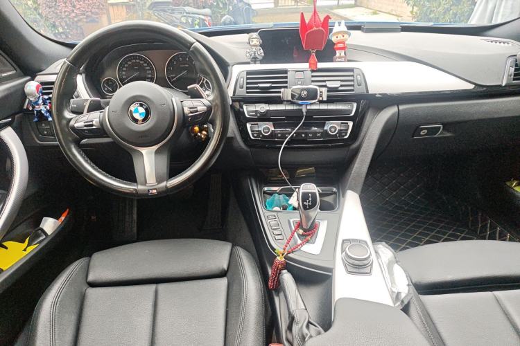 Used BMW 3 Series GT 2018 320i M Sport Edition Center Console