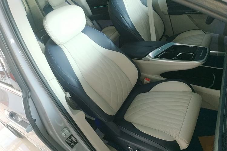 Used SAIC MAXUS G90 2022 2.0T Xingyun Seven-Seater Version Right Front Seat