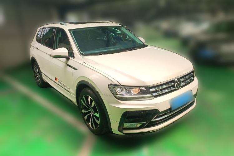 Used Volkswagen Tiguan L 2021 330TSI Automatic Two-Wheel Drive R-Line Enhanced Edition Front Right 45 Deg