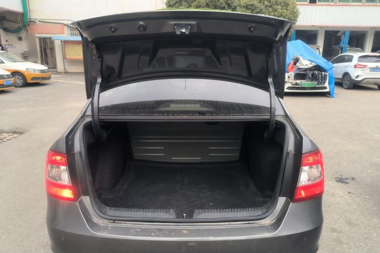 Used Skoda Rapid 2015 1.6L Automatic Smart Selection Model