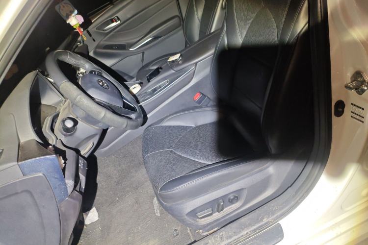 Used Toyota Avalon 2019 2.0L Luxury Edition China VI Standard
