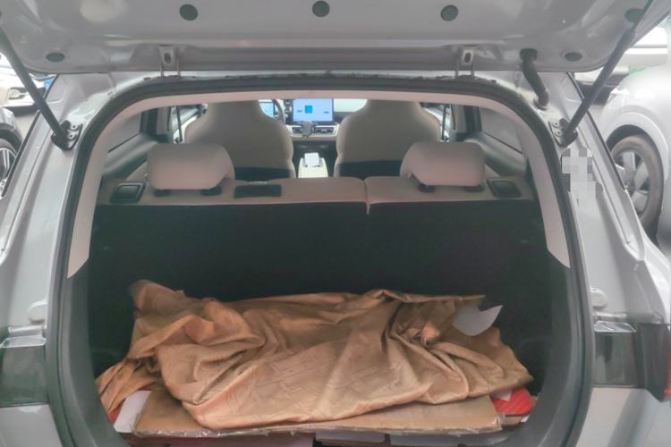 Used Wuling Bingo PLUS 2024 330 km Range Five-Seater Version Trunk