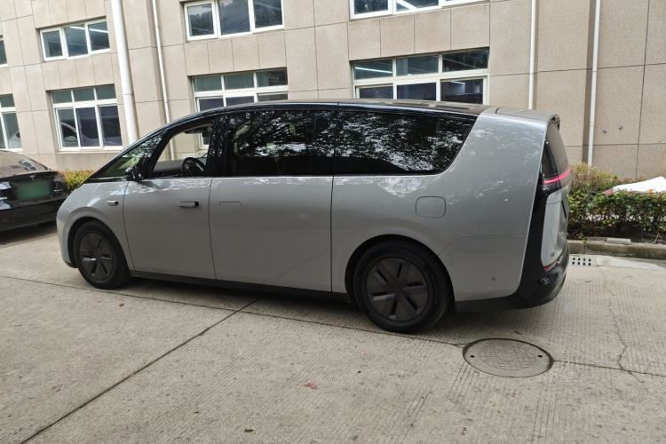 Used Li Auto MEGA 2025 Home Family Special Edition
