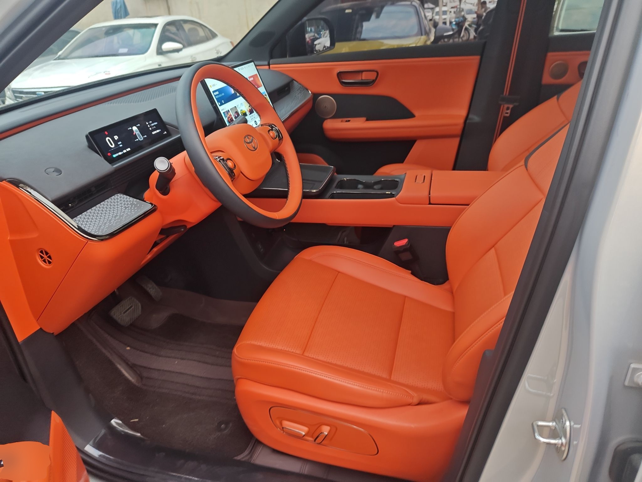 Переднее сиденье в автомобиле