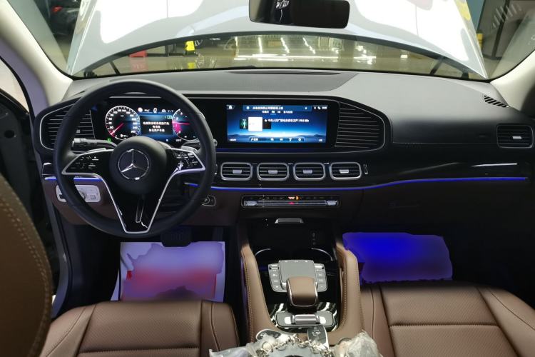 Used Mercedes-Benz GLE 2024 Refreshed GLE 350 4MATIC Stylish Edition Center Console