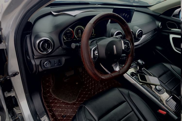 Used Wey VV7 2017 2.0T Ultra-Luxury Version Center Console