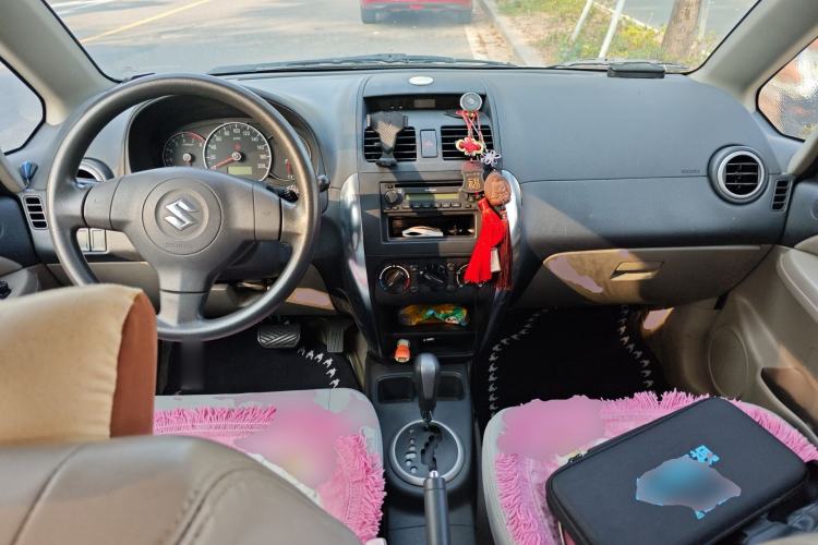 Used Suzuki SX4 2011 Hatchback 1.6L Automatic Comfort Model Center Console