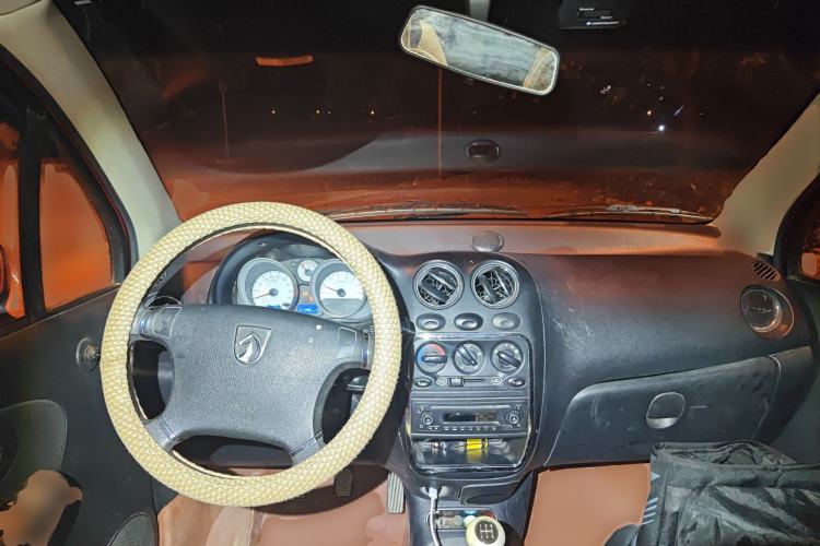 Used Baojun Lechi 2012 Revised Version 1.2L Manual Sporty Fashion Edition Center Console