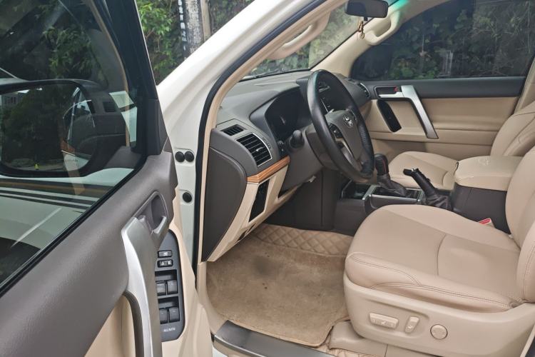 Used Toyota Prado 2018 4.0L VX External Mount Genuine Leather Single Differential Middle East Specification Driver Seat