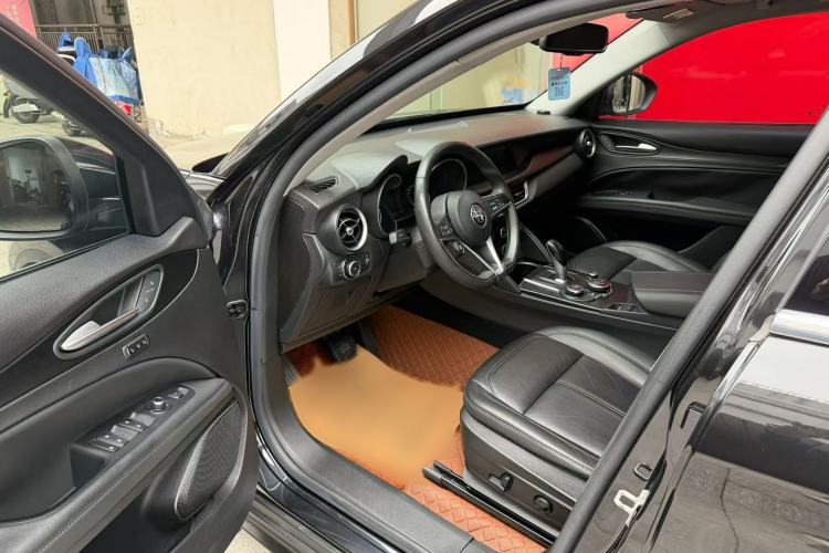 Used Alfa Romeo Stelvio 2017 2.0T 200HP Elite Edition Left Front Seat