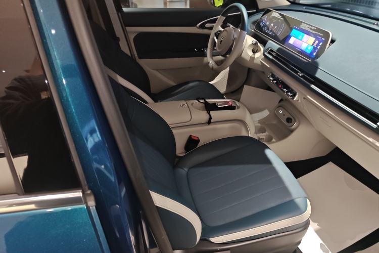 Used ORA Good Cat 2023 401 km Standard Range Luxury Version Lithium Iron Phosphate
